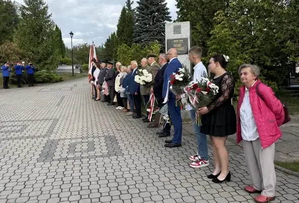 Mrągowo oddało hołd Obrońcom Westerplatte. W uroczystości wzięła udział młodzież szkolna