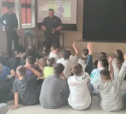 Szóstoklasiści z gminy Piece poznają zasady bezpiecznej jazdy hulajnogą