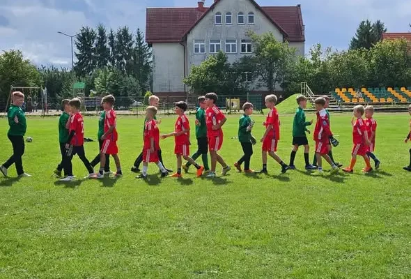 Młodzi piłkarze z Mikołajek zbierali doświadczenie na turnieju w Miłkach