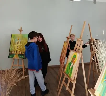 Uczniowie z Sorkwit zwiedzili wystawę „Impresje życia”