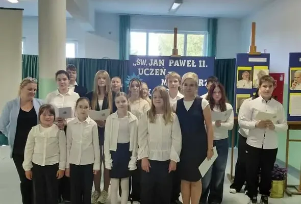 Dzień Papieski w szkole – uczniowie uczcili św. Jana Pawła II