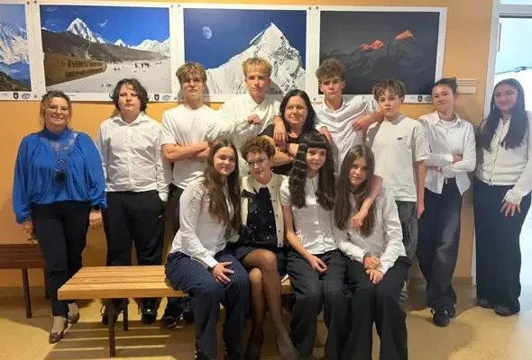 Dzień Edukacji Narodowej w Mikołajkach. Ósmoklasiści poprowadzili lekcje