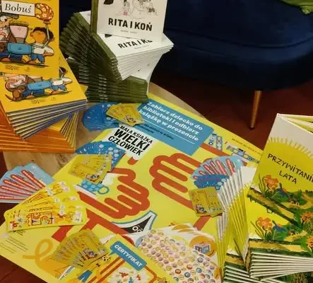 „Czytaj chwilę!” – 9. edycja kampanii „Mała książka – wielki człowiek” w bibliotece w Mikołajkach Pomorskich