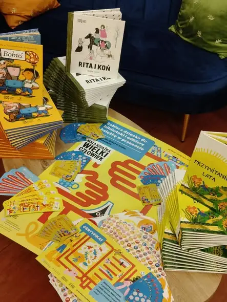 „Czytaj chwilę!” – 9. edycja kampanii „Mała książka – wielki człowiek” w bibliotece w Mikołajkach Pomorskich