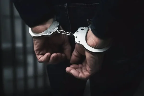 Awantura w Mikołajkach: 33-latek poszukiwany przez sąd trafił za kraty