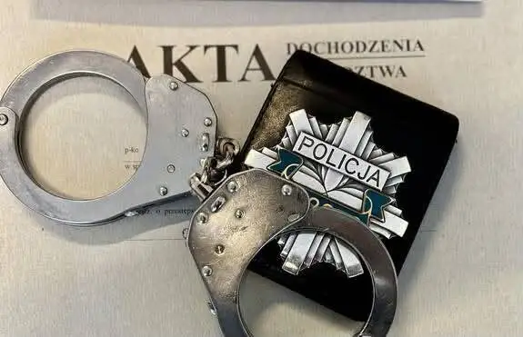 Mrągowo: 41-latek z gminy Sorkwity usłyszał zarzuty za groźby i zniszczenie auta