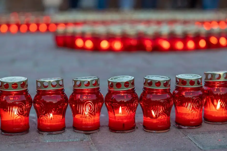 Mrągowo: Strażacy i policjanci oddali hołd tragicznie zmarłym kolegom z Niska